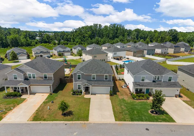 Photo 3 of Single family home for sale at 688 Grays Crk Rd, Spartanburg, SC 29303 | MLS# SPN338272 | Listing updated on 2026-08-19