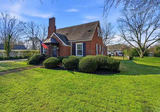 3rd image of 208 E Fairview Avenue, Gaffney, SC 29340 | MLS# SPN338274