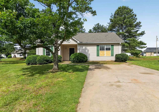Photo 2 of Sale Pending at 611 Basil Ct, Spartanburg, SC 29301 | MLS# SPN338322 | Listing updated on 2026-09-21