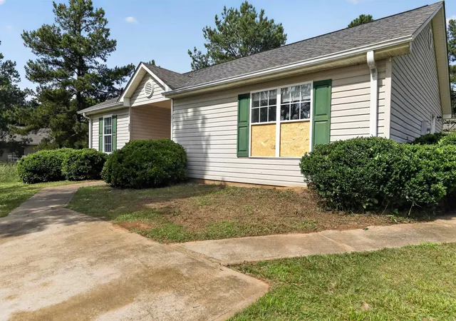Photo 3 of Sale Pending at 611 Basil Ct, Spartanburg, SC 29301 | MLS# SPN338322 | Listing updated on 2026-09-21