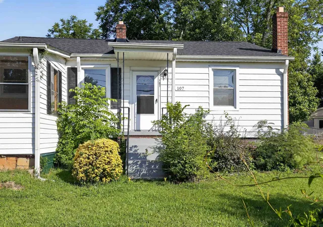 Photo 3 of Single family home for sale at 107 Coleman Ct, Greenville, SC 29609 | MLS# SPN338324 | Listing updated on 2026-10-21