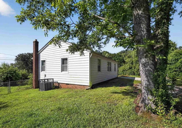 Photo 4 of Single family home for sale at 107 Coleman Ct, Greenville, SC 29609 | MLS# SPN338324 | Listing updated on 2026-10-21