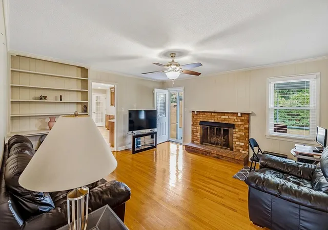 Photo 2 of Single family home for sale at 115 Shelton Dr, Spartanburg, SC 29307 | MLS# SPN338357 | Listing updated on 2026-10-06