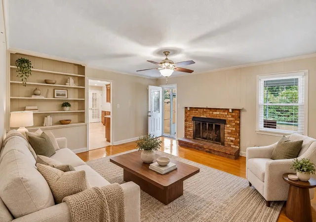 Photo 3 of Single family home for sale at 115 Shelton Dr, Spartanburg, SC 29307 | MLS# SPN338357 | Listing updated on 2026-10-06