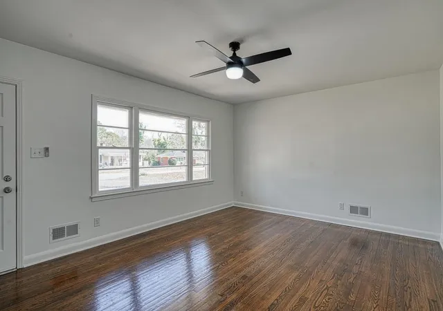 Photo 3 of Single family home for sale at 118 1st Avenue, Spartanburg, SC 29302 | MLS# SPN338385 | Listing updated on 2026-07-24