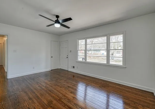 Photo 3 of Single family home for sale at 118 1st Avenue, Spartanburg, SC 29302 | MLS# SPN338385 | Listing updated on 2026-07-24