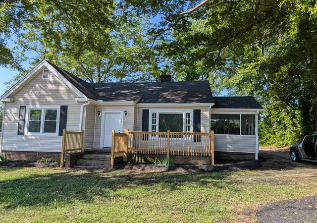 Photo 1 of Single family home for sale at 1064 Howard St, Spartanburg, SC 29303 | MLS# SPN338433 | Listing updated on 2026-06-18