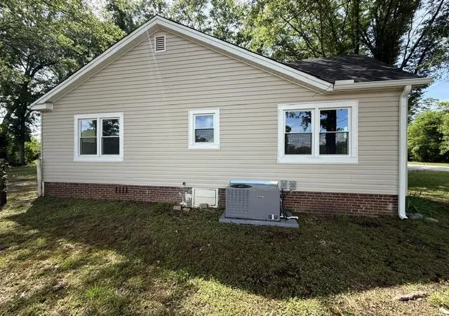 Photo 3 of Single family home for sale at 1064 Howard St, Spartanburg, SC 29303 | MLS# SPN338433 | Listing updated on 2026-06-18