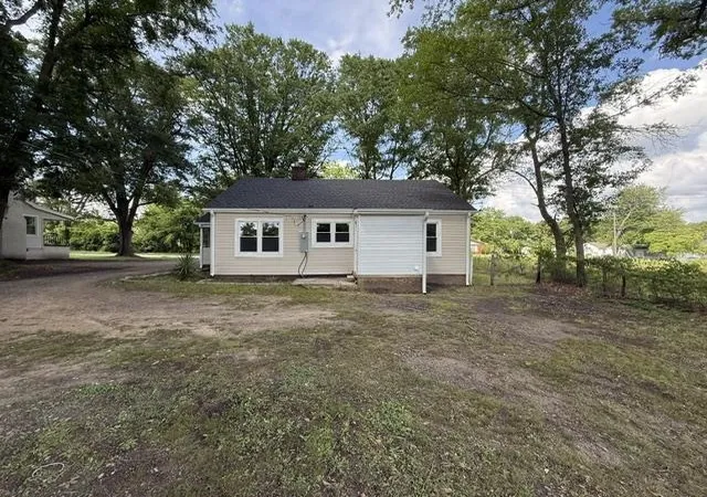 Photo 3 of Single family home for sale at 1064 Howard St, Spartanburg, SC 29303 | MLS# SPN338433 | Listing updated on 2026-06-18