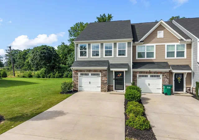 Photo 4 of Townhouse for sale at 515 Preakness Run, Spartanburg, SC 29301 | MLS# SPN338458 | Listing updated on 2026-06-18