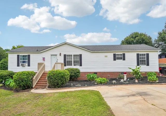 Photo 2 of Manufactured home for sale at 620 Courtland Way, Greer, SC 29651 | MLS# SPN338517 | Listing updated on 2026-09-19