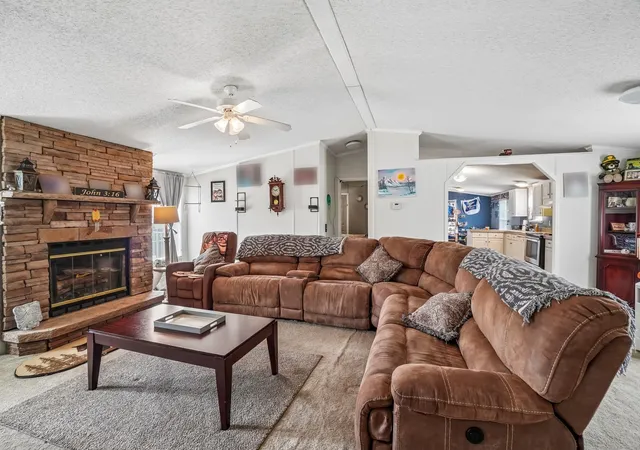 Photo 3 of Manufactured home for sale at 620 Courtland Way, Greer, SC 29651 | MLS# SPN338517 | Listing updated on 2026-09-19