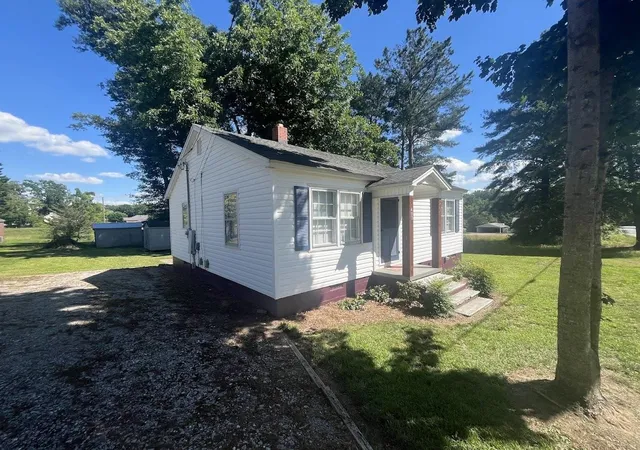 Photo 3 of Single family home for sale at 403 Thompson St, Gaffney, SC 29340 | MLS# SPN338584 | Listing updated on 2026-07-10