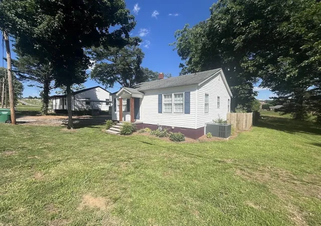 Photo 4 of Single family home for sale at 403 Thompson St, Gaffney, SC 29340 | MLS# SPN338584 | Listing updated on 2026-07-10