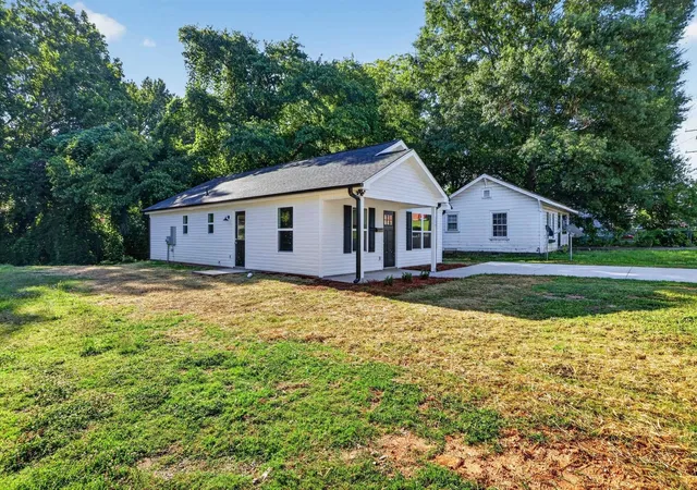 Photo 3 of Single family home for sale at 157 E 3rd Street, Gaffney, SC 29340 | MLS# SPN338605 | Listing updated on 2026-08-06
