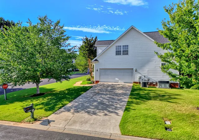 Photo 4 of Single family home for sale at 801 Oak Hvn Ct, Greer, SC 29651 | MLS# SPN338623 | Listing updated on 2026-09-09