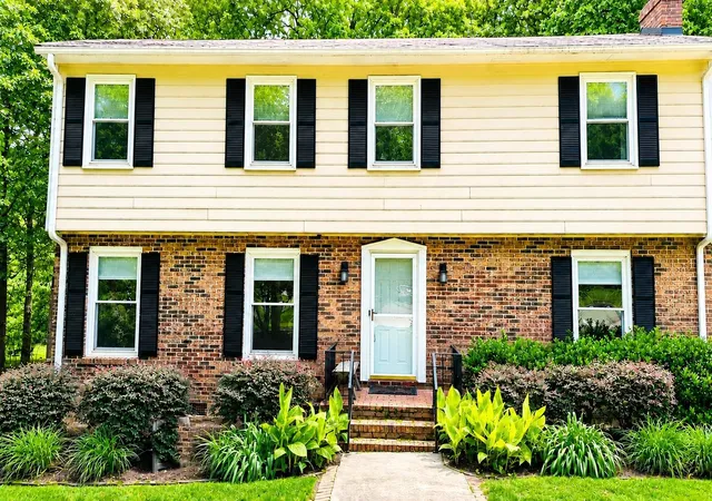 Photo 2 of Single family home for sale at 264 Heathwood Dr, Spartanburg, SC 29307 | MLS# SPN338633 | Listing updated on 2026-09-19