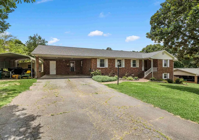 Homes for sale in Spartanburg, SC | 230 Anita Dr, Spartanburg, SC 29302 | MLS# SPN338637