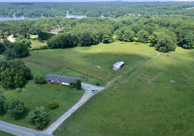 Photo 3 of Single family home for sale at 572 Green River Rd, Chesnee, SC 29323 | MLS# SPN338663 | Listing updated on 2026-06-25