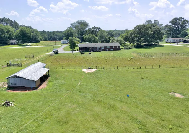 Photo 4 of Single family home for sale at 572 Green River Rd, Chesnee, SC 29323 | MLS# SPN338663 | Listing updated on 2026-06-25