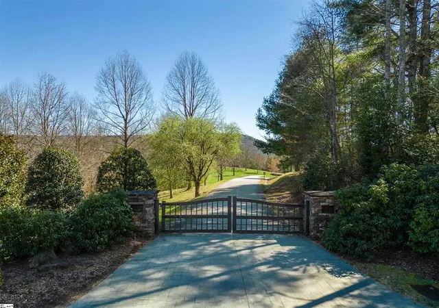 4th image of 132 Overlook Park Dr, Hendersonville, NC 28792 | MLS# SPN338674