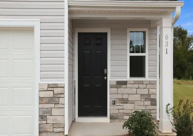Photo 3 of Single family home for sale at 631 Starbeam Ct, Spartanburg, SC 29303 | MLS# SPN338787 | Listing updated on 2026-10-03