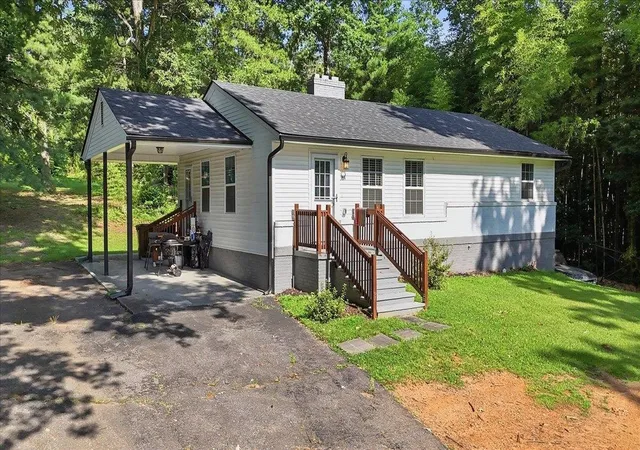 Photo 2 of Sale Pending at 384 Ammons Rd, Spartanburg, SC 29306 | MLS# SPN338833 | Listing updated on 2026-08-28