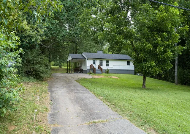 Photo 3 of Sale Pending at 384 Ammons Rd, Spartanburg, SC 29306 | MLS# SPN338833 | Listing updated on 2026-08-28