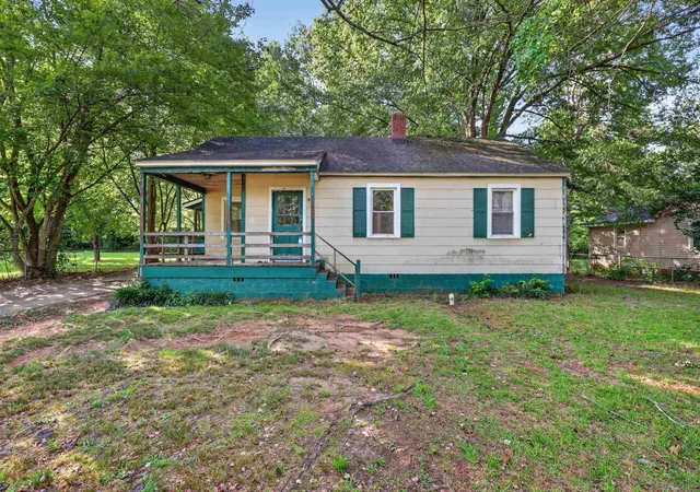 Photo 1 of Single family home for sale at 204 Anderson Dr, Spartanburg, SC 29302 | MLS# SPN338837 | Listing updated on 2026-10-20