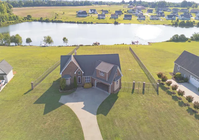 Homes for sale in Cowpens, SC | 105 N Stallion Dr, Cowpens, SC 29330 | MLS# SPN338854