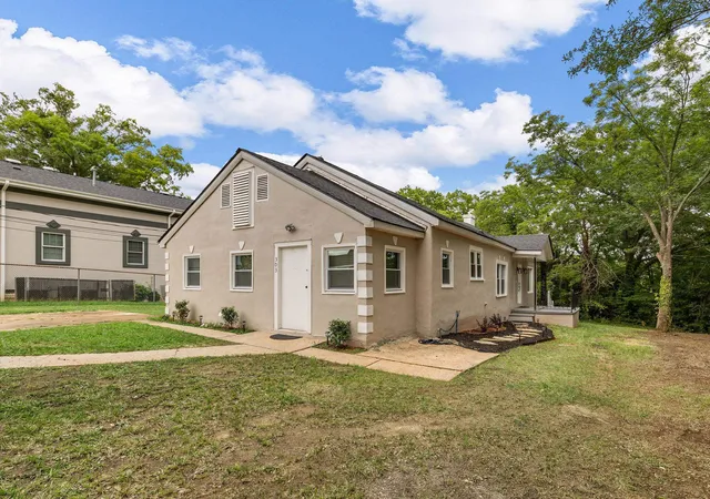 Photo 2 of Single family home for sale at 303 Highland Ave, Spartanburg, SC 29306 | MLS# SPN338897 | Listing updated on 2026-10-03