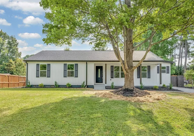 Photo 1 of Sale Pending at 208 Seven Oaks Ln, Spartanburg, SC 29301 | MLS# SPN338903 | Listing updated on 2026-09-05