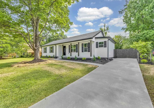 Photo 2 of Sale Pending at 208 Seven Oaks Ln, Spartanburg, SC 29301 | MLS# SPN338903 | Listing updated on 2026-09-05