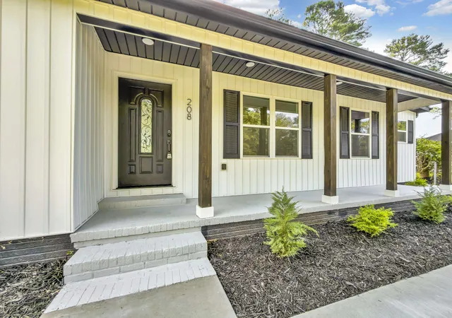 Photo 3 of Sale Pending at 208 Seven Oaks Ln, Spartanburg, SC 29301 | MLS# SPN338903 | Listing updated on 2026-09-05
