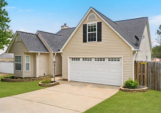 Photo 2 of Sale Pending at 234 W Pheasant Hl Dr, Duncan, SC 29334 | MLS# SPN338909 | Listing updated on 2026-09-20