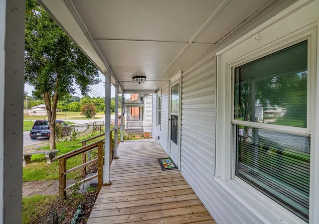 Photo 3 of Single family home for sale at 210 E Hampton St, Laurens, SC 29360 | MLS# SPN338927 | Listing updated on 2026-09-05