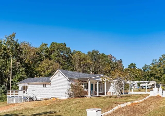 Photo 3 of Single family home for sale at 150 Gardner Rd, Spartanburg, SC 29307 | MLS# SPN338991 | Listing updated on 2026-07-02