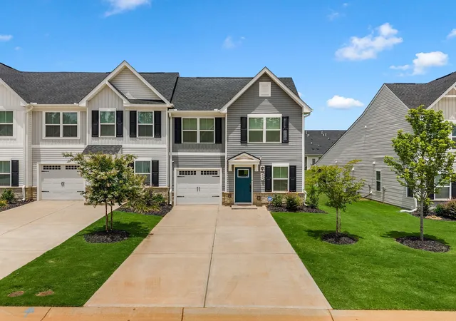 Photo 2 of Townhouse for sale at 424 Leasowe Ln, Greenville, SC 29605 | MLS# SPN339004 | Listing updated on 2026-10-20