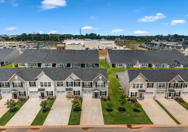 Photo 3 of Townhouse for sale at 424 Leasowe Ln, Greenville, SC 29605 | MLS# SPN339004 | Listing updated on 2026-10-20