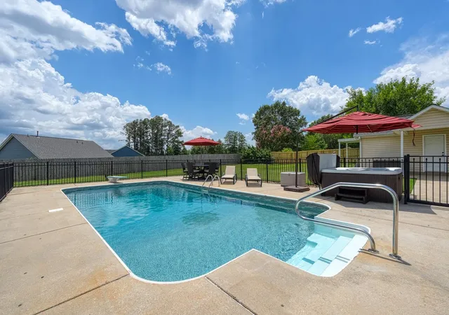 Photo 2 of Single family home for sale at 140 Bermuda Ln, Inman, SC 29349 | MLS# SPN339021 | Listing updated on 2026-08-16