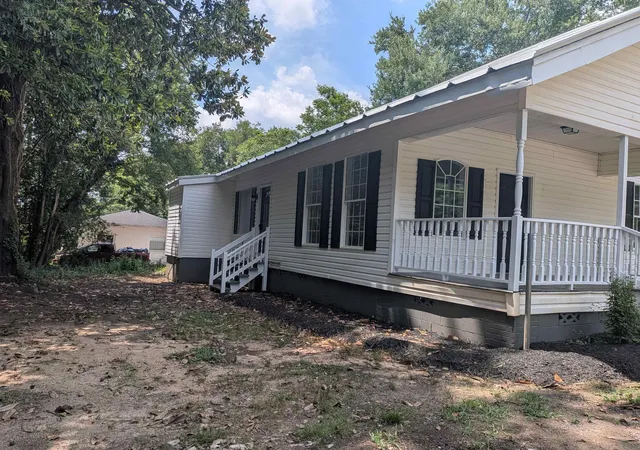 Photo 2 of Single family home for sale at 152 Mapletree Ln, Spartanburg, SC 29303 | MLS# SPN339072 | Listing updated on 2026-07-04