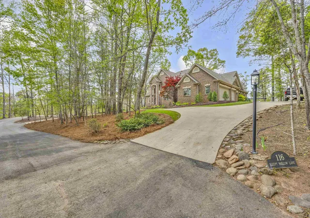 Photo 4 of Single family home for sale at 116 Sleepy Holw Ln, Spartanburg, SC 29306 | MLS# SPN339075 | Listing updated on 2026-07-21