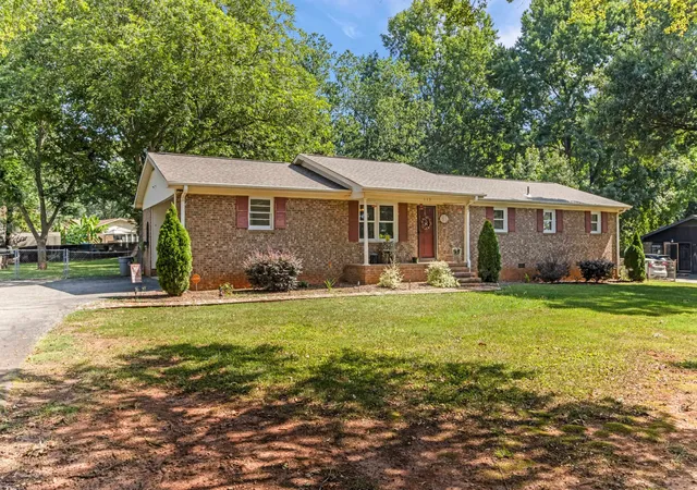 Homes for sale in Boiling Springs, SC | 113 Hilldale Dr, Boiling Springs, SC 29316 | MLS# SPN339099