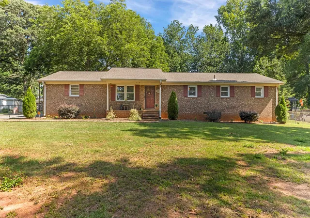 Homes for sale in Boiling Springs, SC | 113 Hilldale Dr, Boiling Springs, SC 29316 | MLS# SPN339099