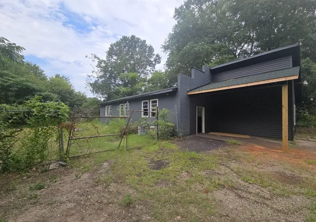 Photo 3 of Single family home for sale at 737 Hayne St, Spartanburg, SC 29301 | MLS# SPN339112 | Listing updated on 2026-08-01