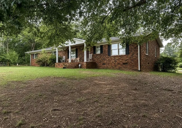 Photo 1 of Single family home for sale at 500 W Rutherford St, Landrum, SC 29356 | MLS# SPN339120 | Listing updated on 2026-08-06