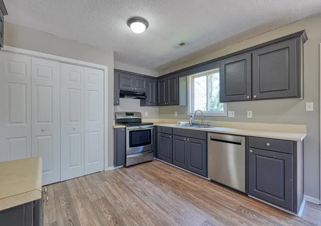 Photo 3 of Single family home for sale at 137 Caroway Ct, Spartanburg, SC 29303 | MLS# SPN339207 | Listing updated on 2026-09-23