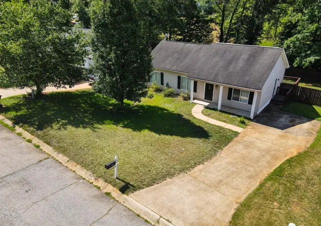 Photo 4 of Single family home for sale at 137 Caroway Ct, Spartanburg, SC 29303 | MLS# SPN339207 | Listing updated on 2026-09-23
