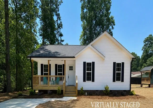 Photo 1 of Single family home for sale at 8 Wray St, York, SC 29745 | MLS# SPN339241 | Listing updated on 2026-08-26