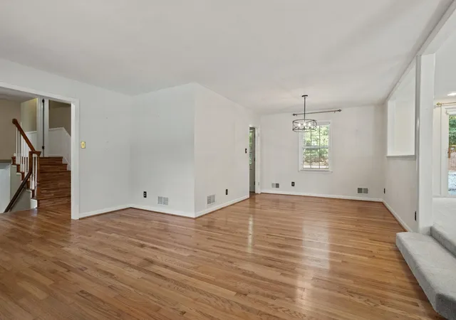 Photo 4 of Single family home for sale at 295 Fairlane Dr, Spartanburg, SC 29307 | MLS# SPN339249 | Listing updated on 2026-08-22